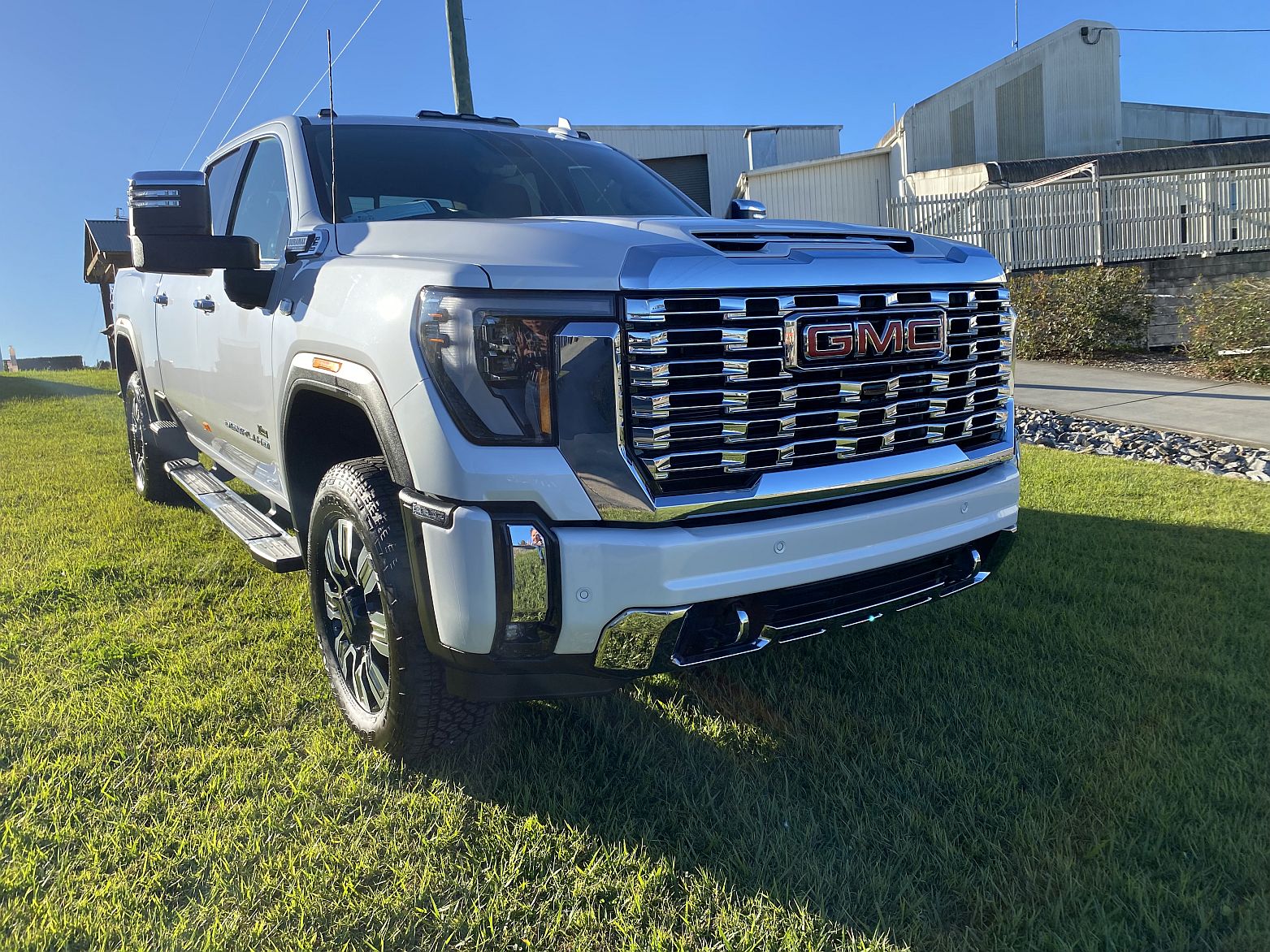 2022 GMC Denali 2500 AT4 Crew Cab White Frost