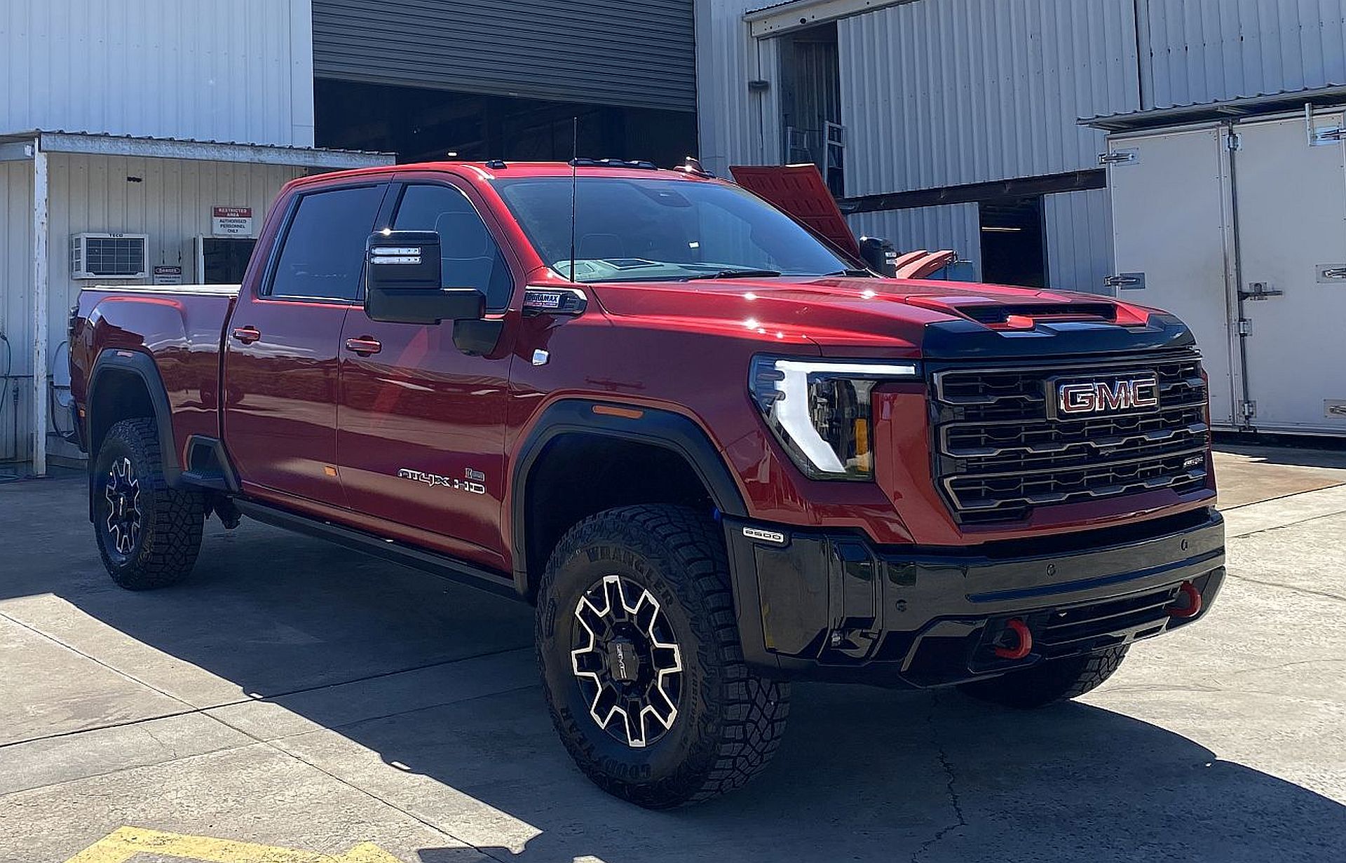 2026 GMC Sierra 2500 AT4X Crew Cab Metalic 2026 GMC Sierra 2500 AT4X Crew Cab Metalic