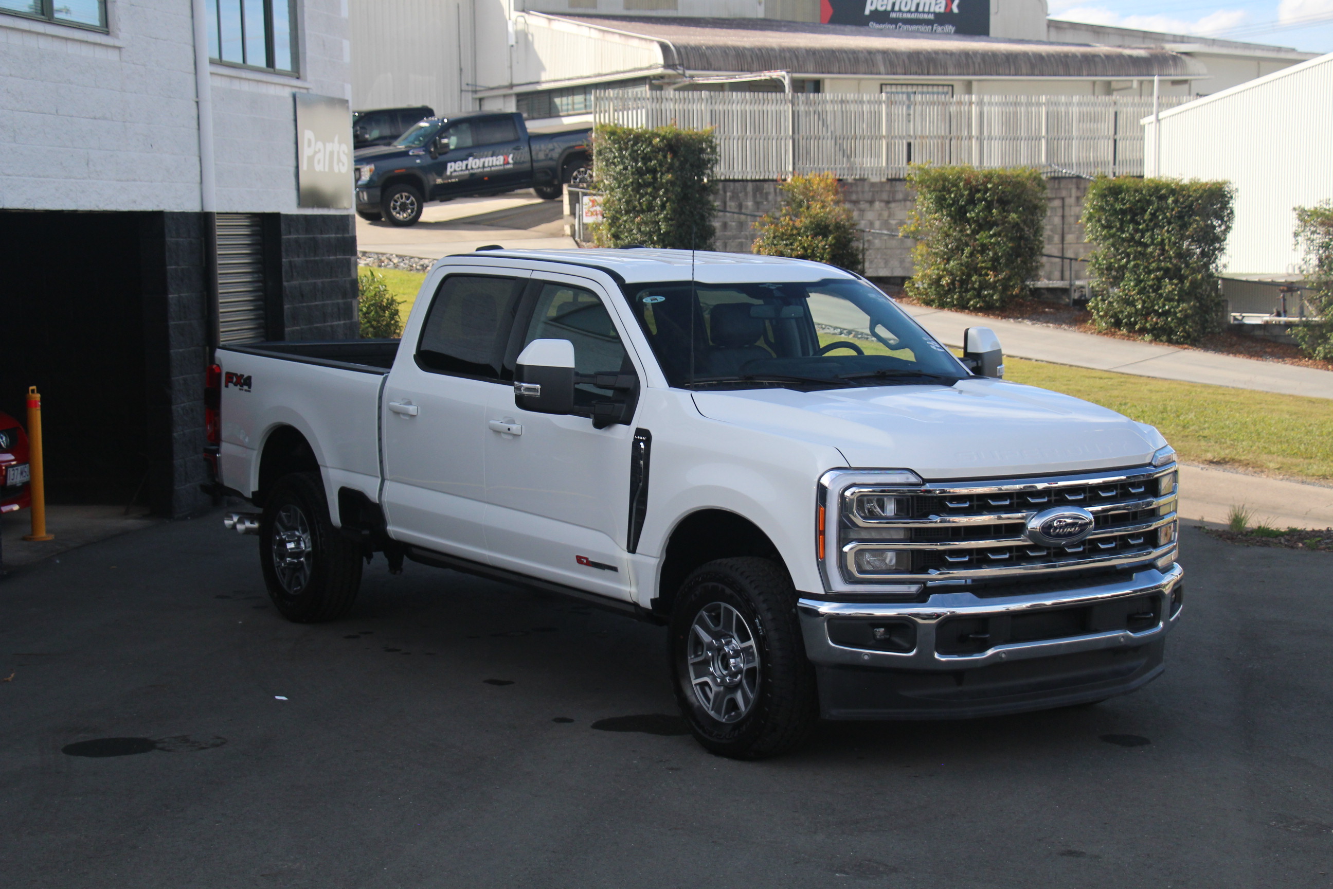 2023 Ford F350 Lariat Ultimate, Star White