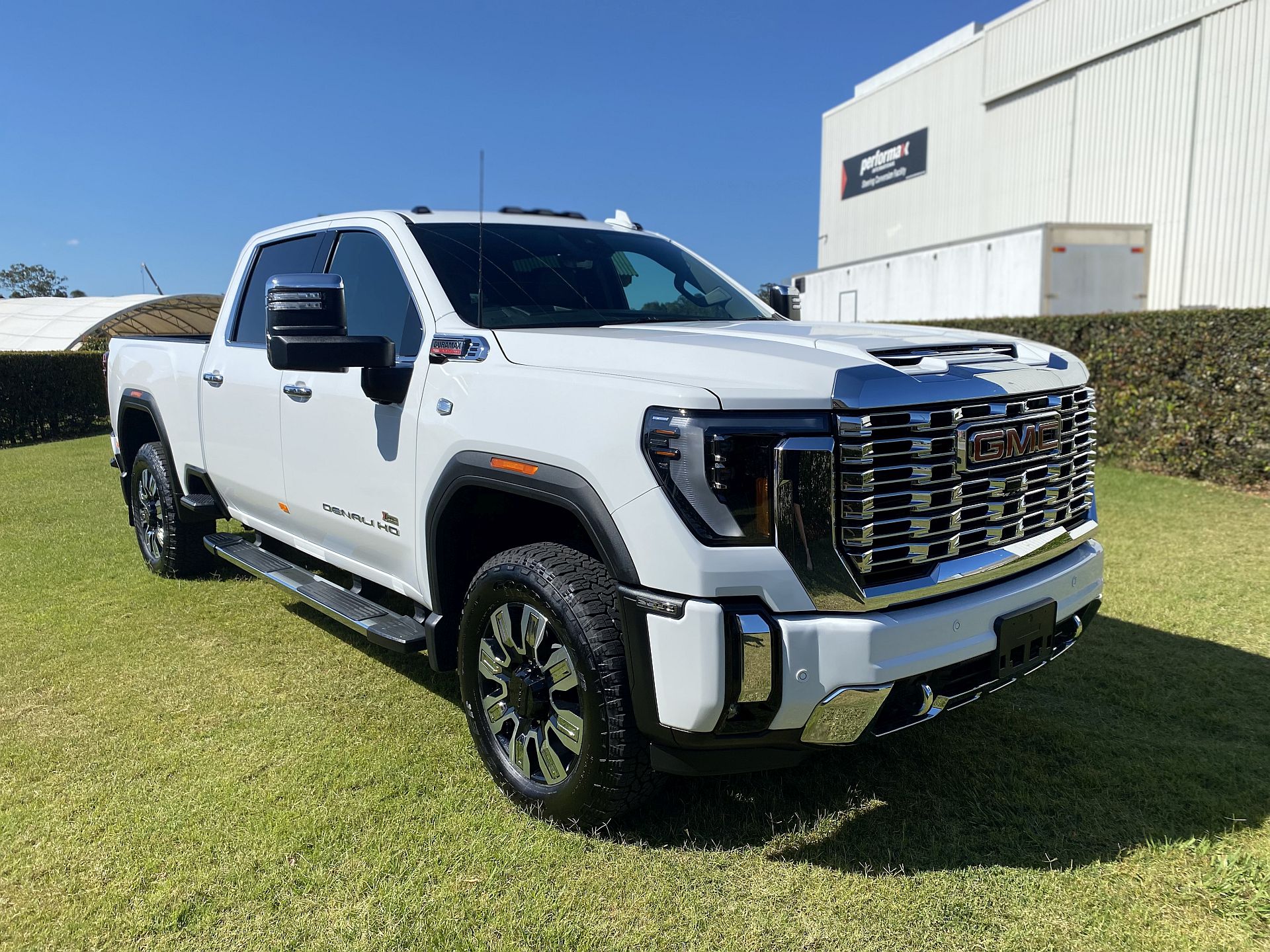 2024 GMC Denali Summit White AT4 Crew Cab