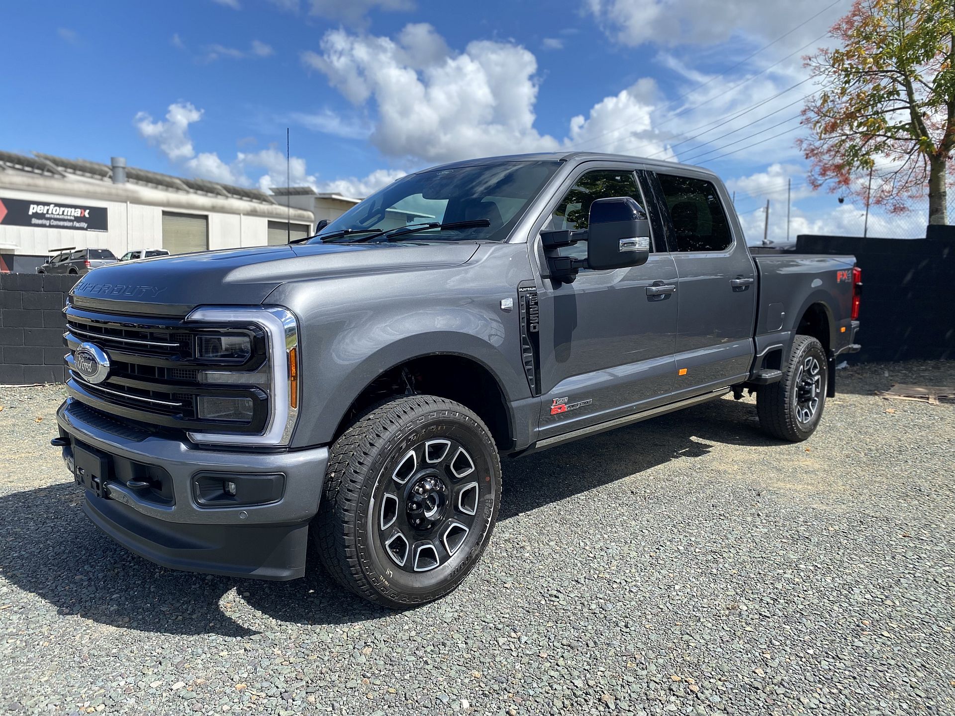 2023 Ford F350 Lariat Ultimate, Star White